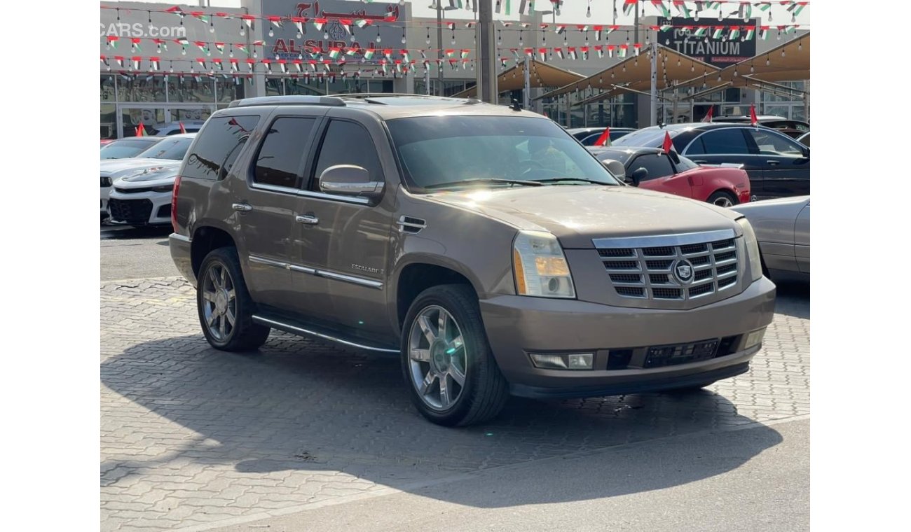 Cadillac Escalade Model 2007, imported from America, full option, 8 cylinder, mileage 256,000