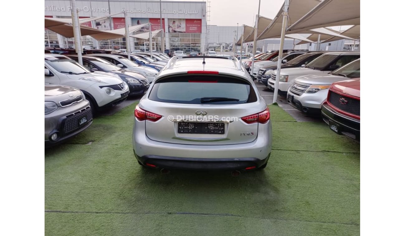 إنفينيتي FX50 موديل 2009 خليجى صبغ وكالة رقم واحد فتحة جلد مثبت حساسات رنجات مثبت كاميرا لاتحتاج الى أى مصاريف