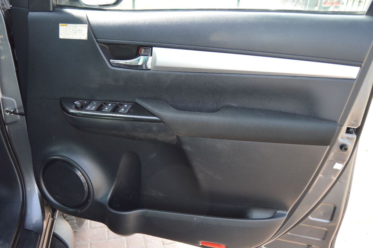 تويوتا هيلوكس Double Cabin  Right Hand Drive Model: *2017* -Push button Start,  Engine: 2.8L/ V4