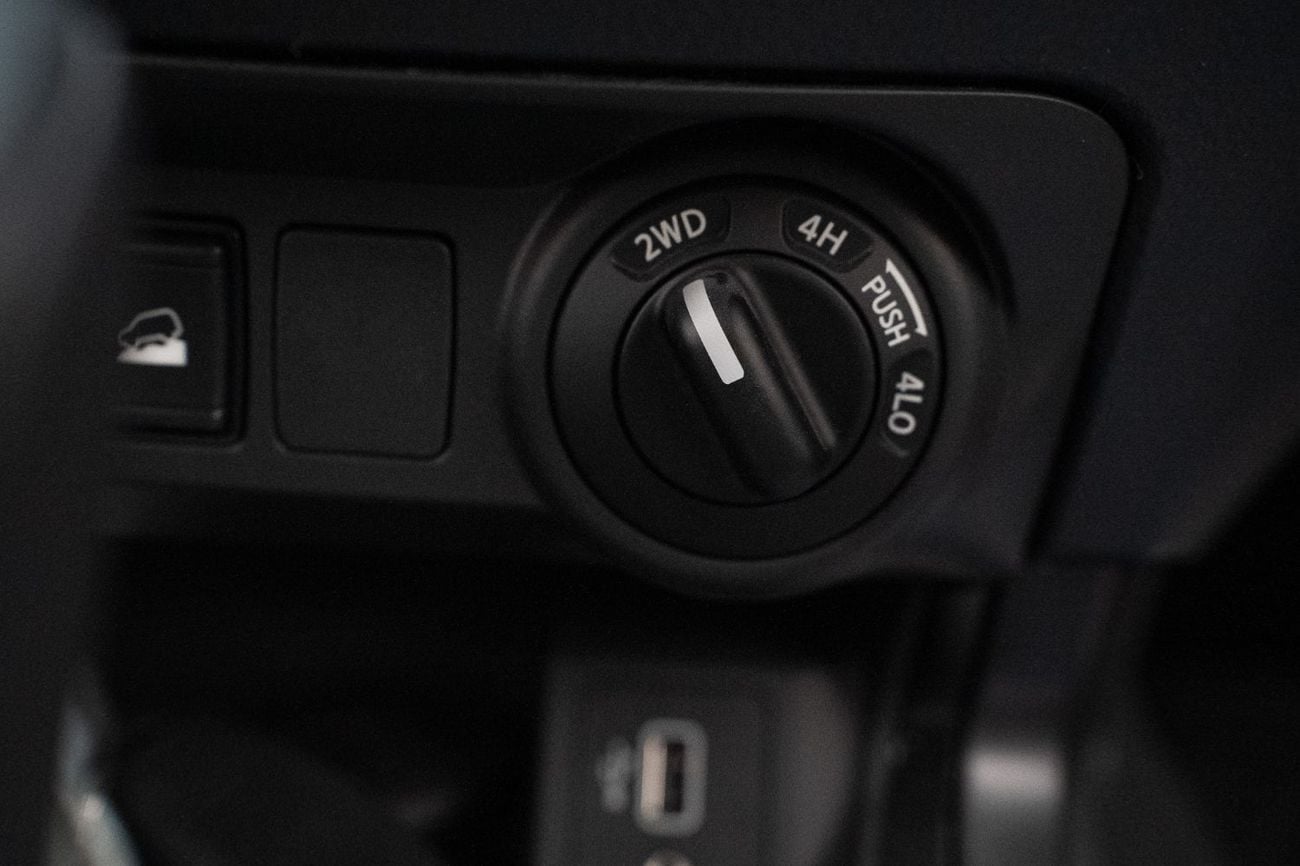 Nissan Navara PRO-4X Off-Road | 2.5L Diesel 4WD A/T (Only For Export)