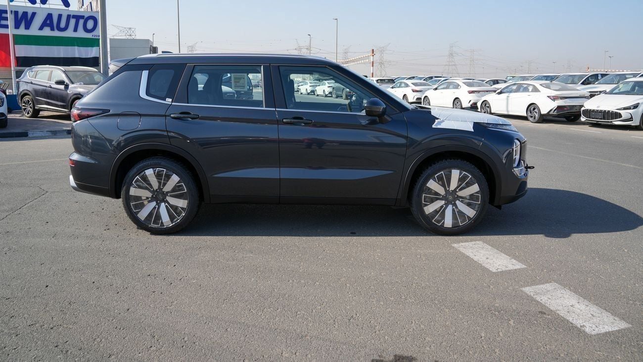 ميتسوبيشي آوتلاندر HIGHLINE ميتسوبيشي أوتلاندر 2026 – الفئة المتوسطة (G12) 2.5 لتر | SUV بسبعة مقاعد | مواصفات الخليج |