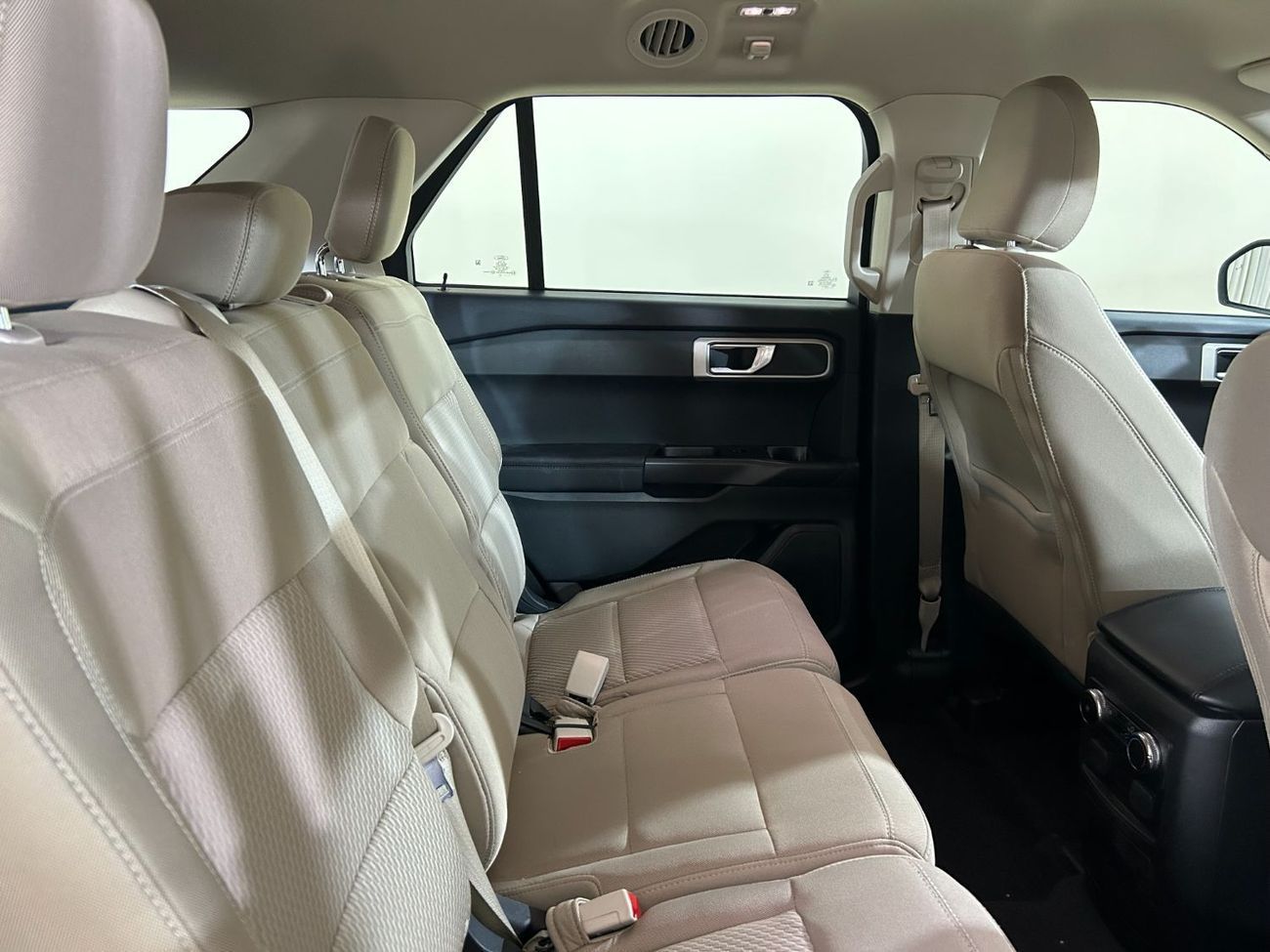 فورد إكسبلورر E3023 EXPLORER BASE 4WD 3.3L AT CLOTH