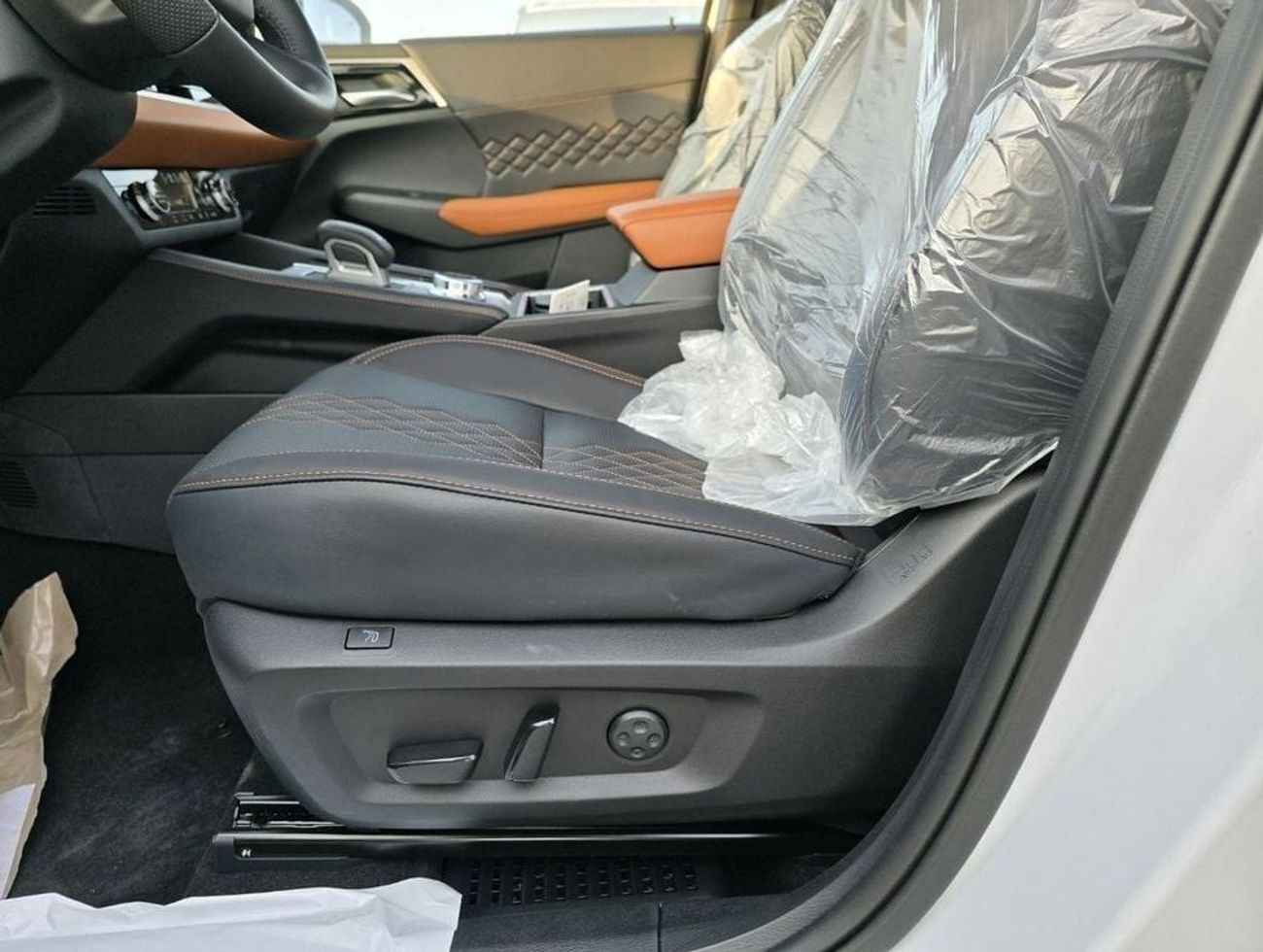 Mitsubishi Outlander Premium Edition 2.5L FULL Option with HUD * EXPORT OFFER*