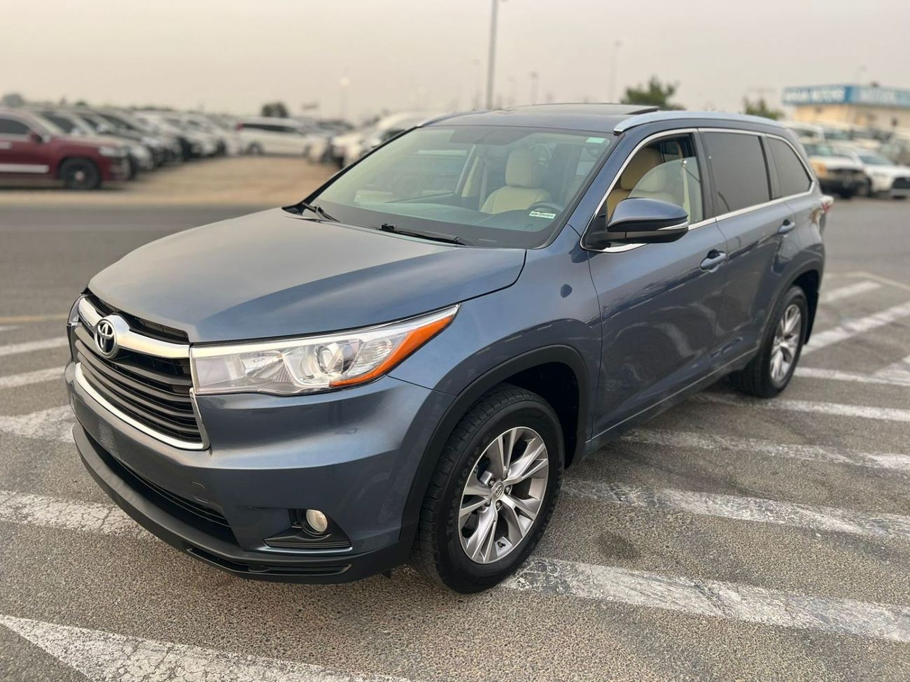 تويوتا هايلاندر 2015 TOYOTA HIGHLANDER XLE - 4x4 - 63500 mileage- SUNROOF 7 SEATER ELECTRIC SEATS -LEATHER SEATS - P
