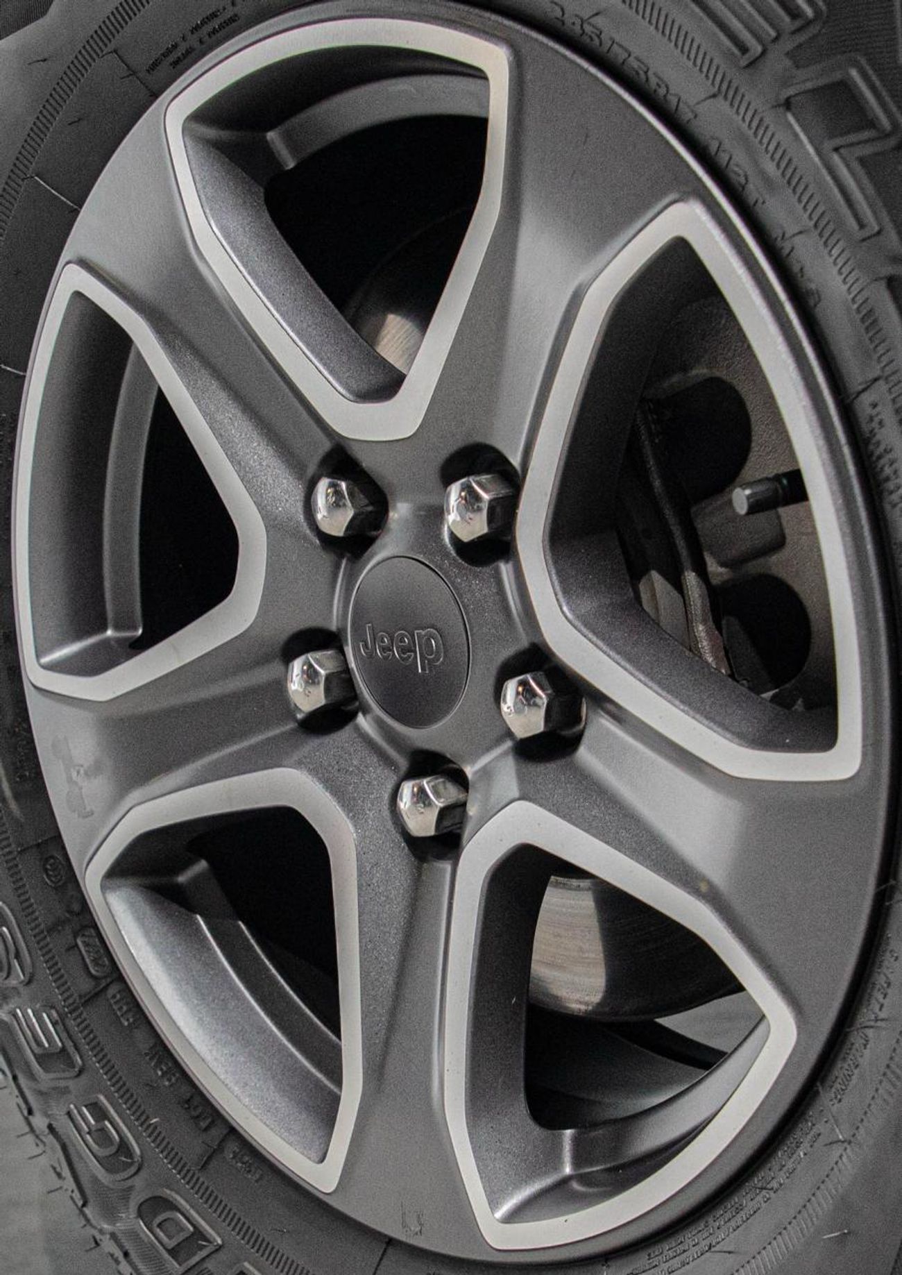 Jeep Wrangler Sport 3.6L A/T (5 Seater) 2,260x60 • 20% DP • 2023 Jeep Wrangler Sport Unlimited • Warranty • GCC