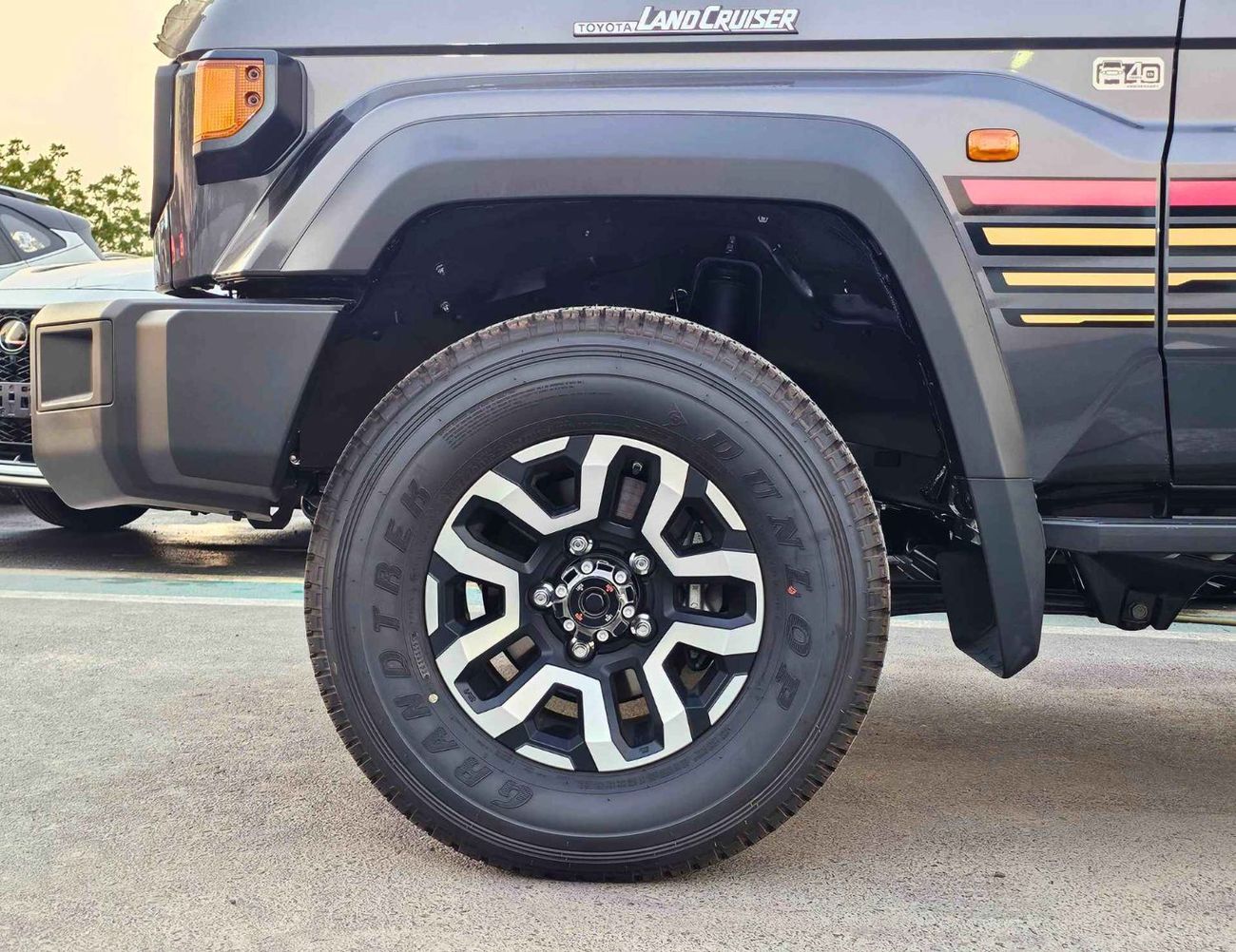 تويوتا لاند كروزر 70 LX LC76 / 4.0L PETROL A/T / RADAR, DIFFLOCK, WINCH, SNORKEL, REFRIGERATOR / CODE # 76PAFR