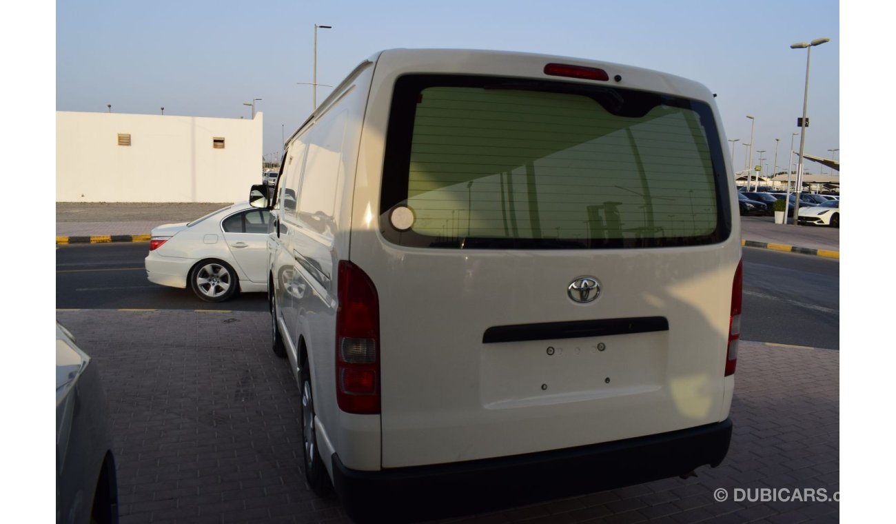 Toyota Hiace GL - Standard Roof Toyota Hiace std roof chiller, model:2017. Excellent condition