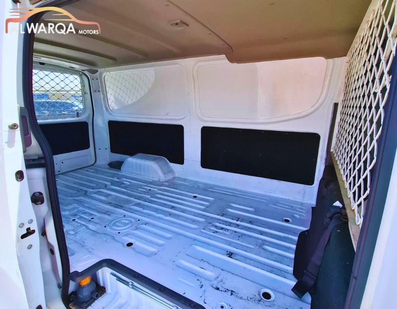 نيسان أورفان Panel Van Std 2.5L A/T (3 Seater) Petrol (4 Door)