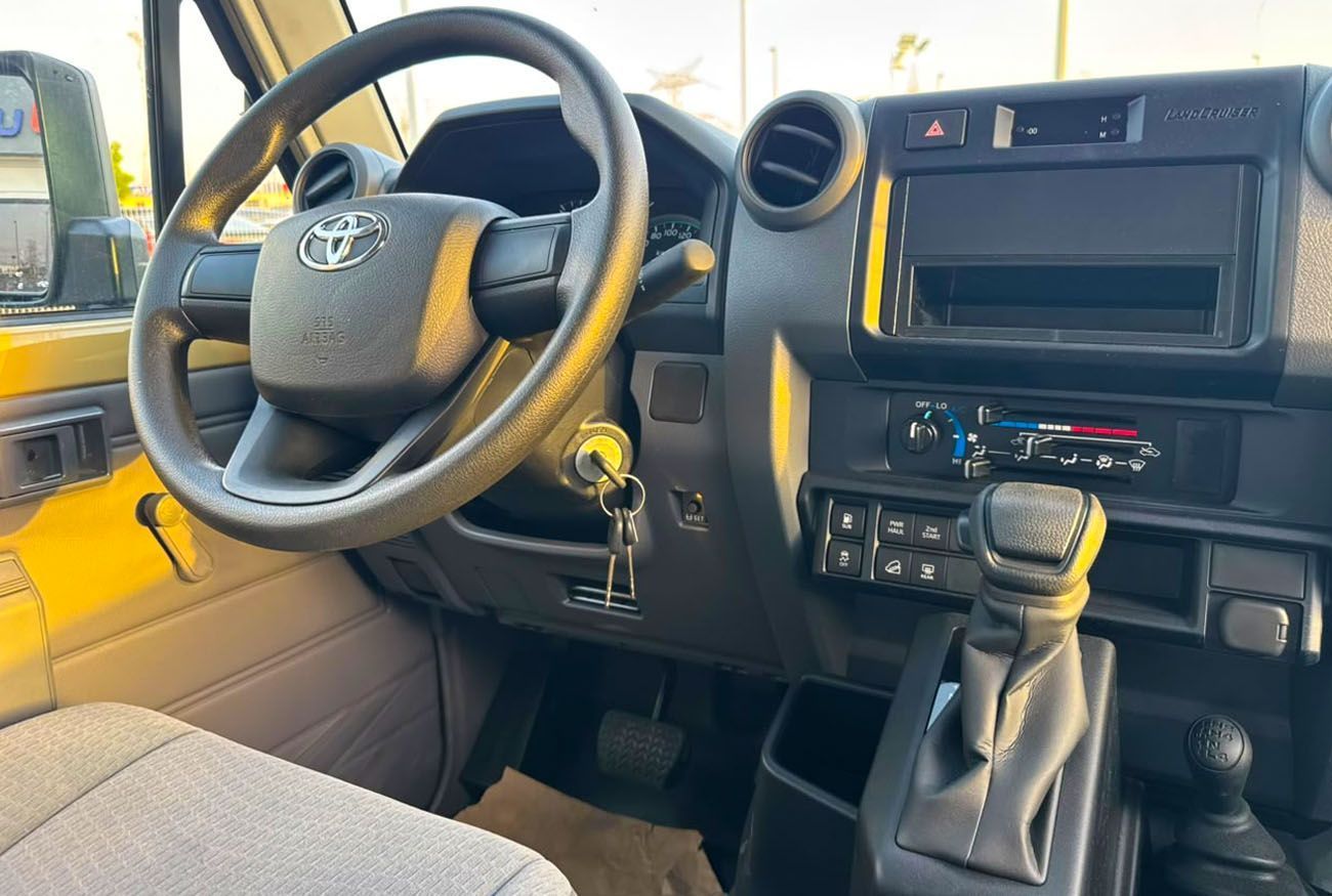 تويوتا لاند كروزر 70 LC 78 HARDTOP 4.OL AT تويوتا لاند كروزر LC78 هاردتوب 2026 بمحرك بنزين 4.0 لتر وناقل حركة أوتوماتيكي
