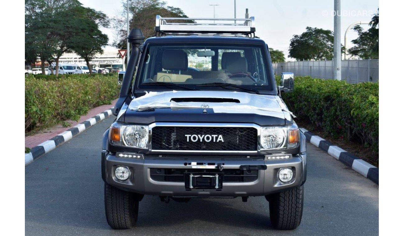 Toyota Land Cruiser LX 76 LIMITED V8 4.5 TURBO DIESEL 4WD  MANUAL TRANSMISSION DIFFERENTIAL-LOCK  AND NAVIGATION  WAGON