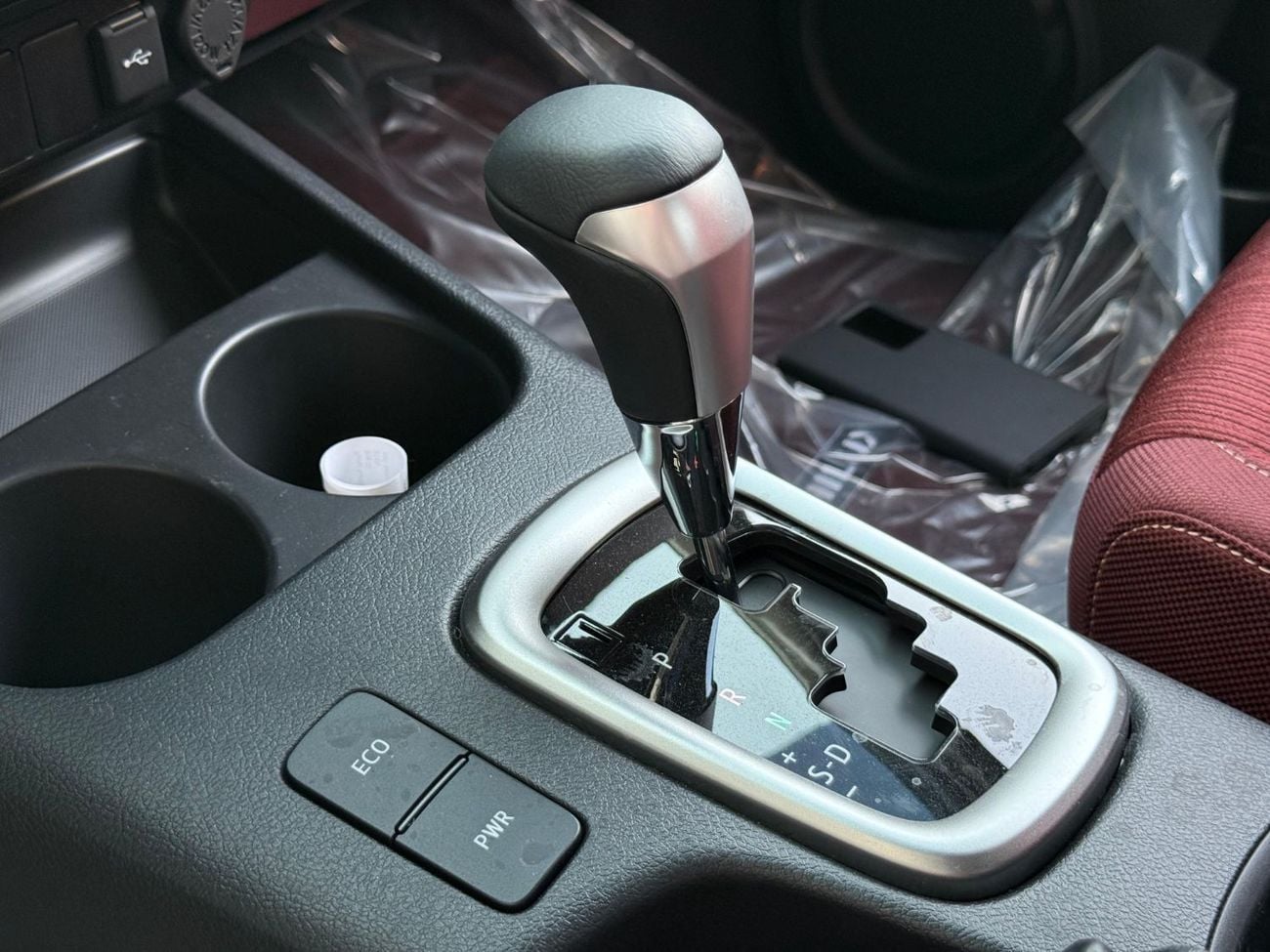 تويوتا هيلوكس Toyota Hilux 4x4 2.4L full Option automatic gearbox