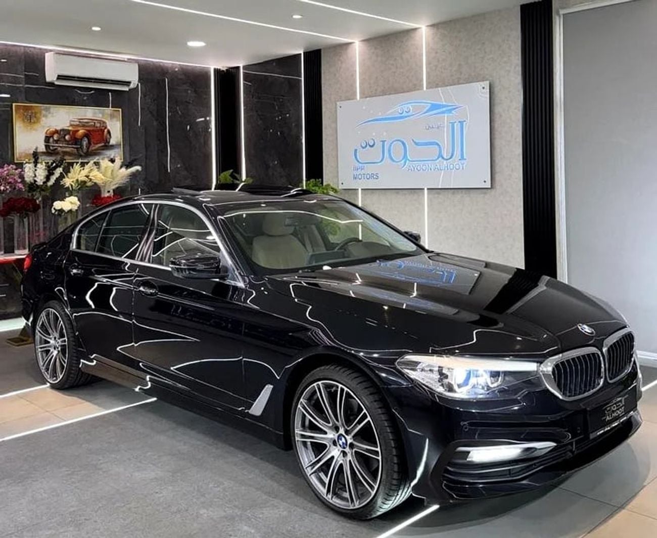 بي أم دبليو 520i EXCLUSIVE LUXURY ELITE BLACK 520i || TOP RANGE || GCC || SCREENS || LIKE