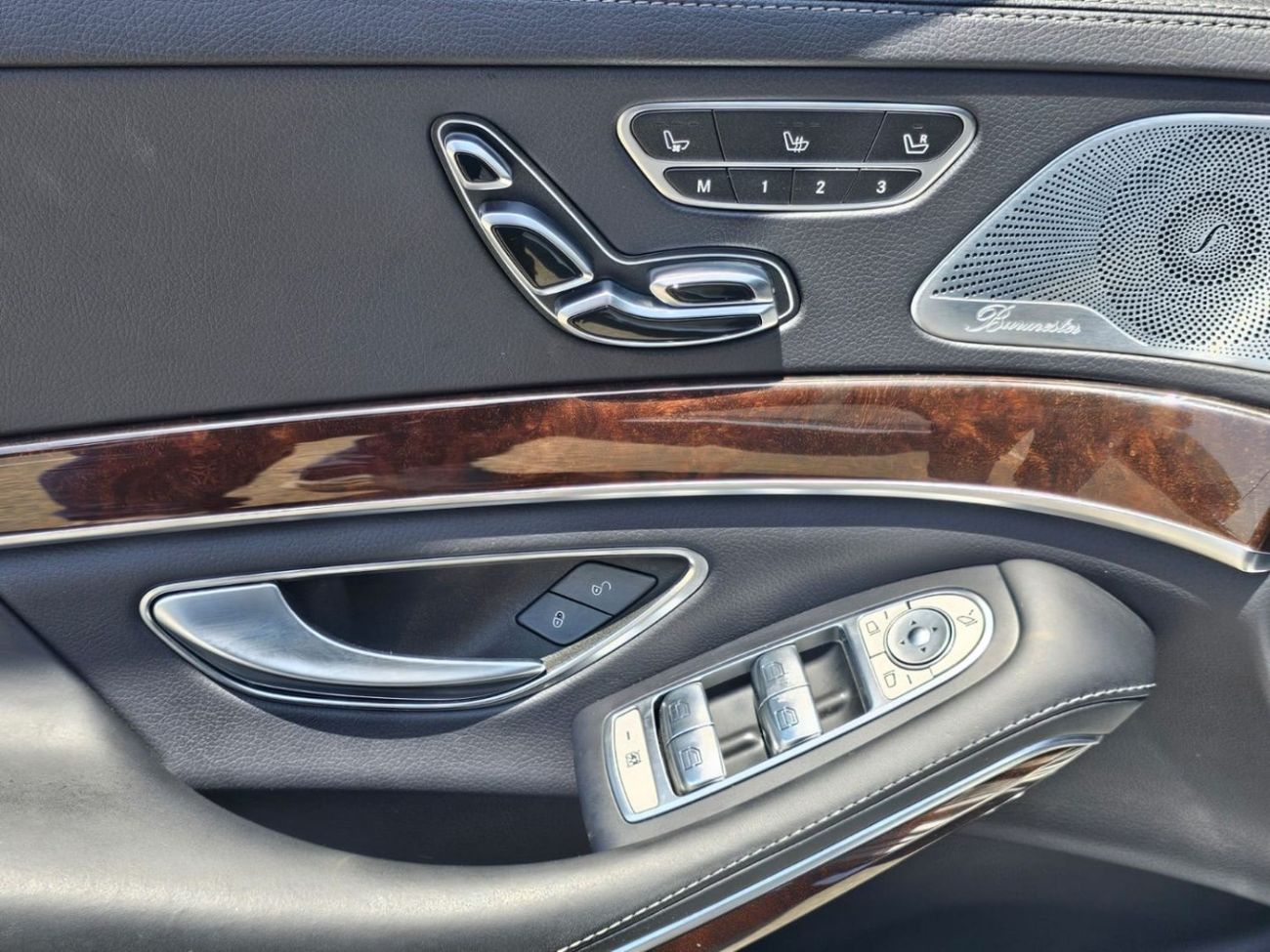 Mercedes-Benz S 560 Std 4.0L (463 HP)