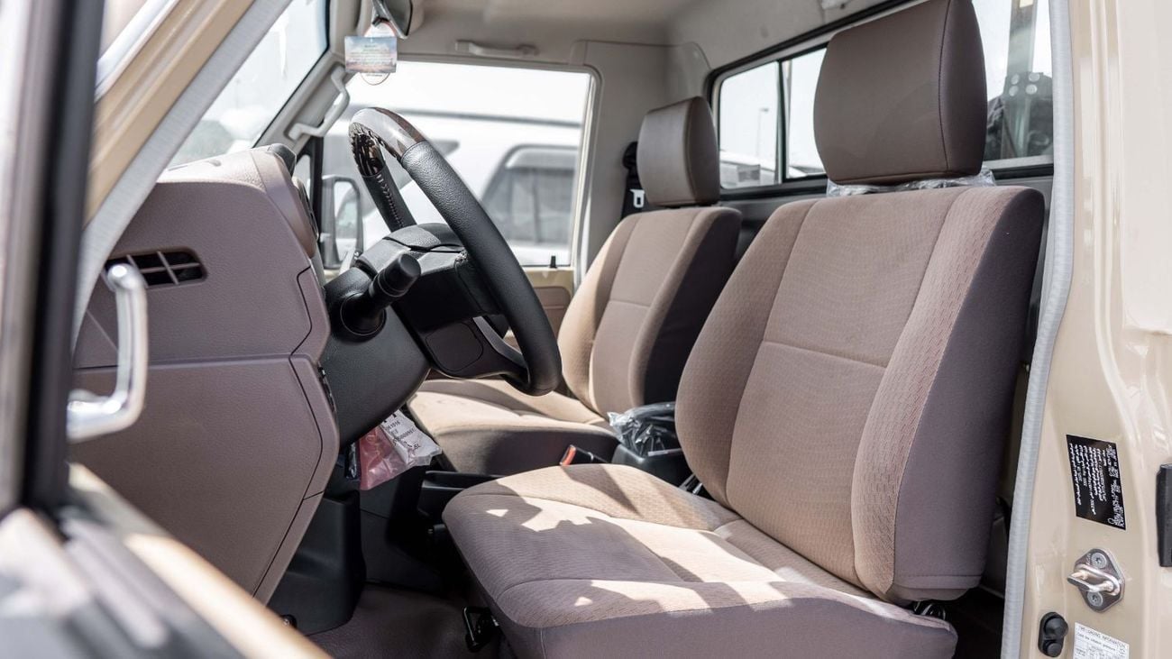 تويوتا لاند كروزر بيك آب 2025 Toyota Land Cruiser LC 79 2.8L AT Diesel with Chrome Bumper