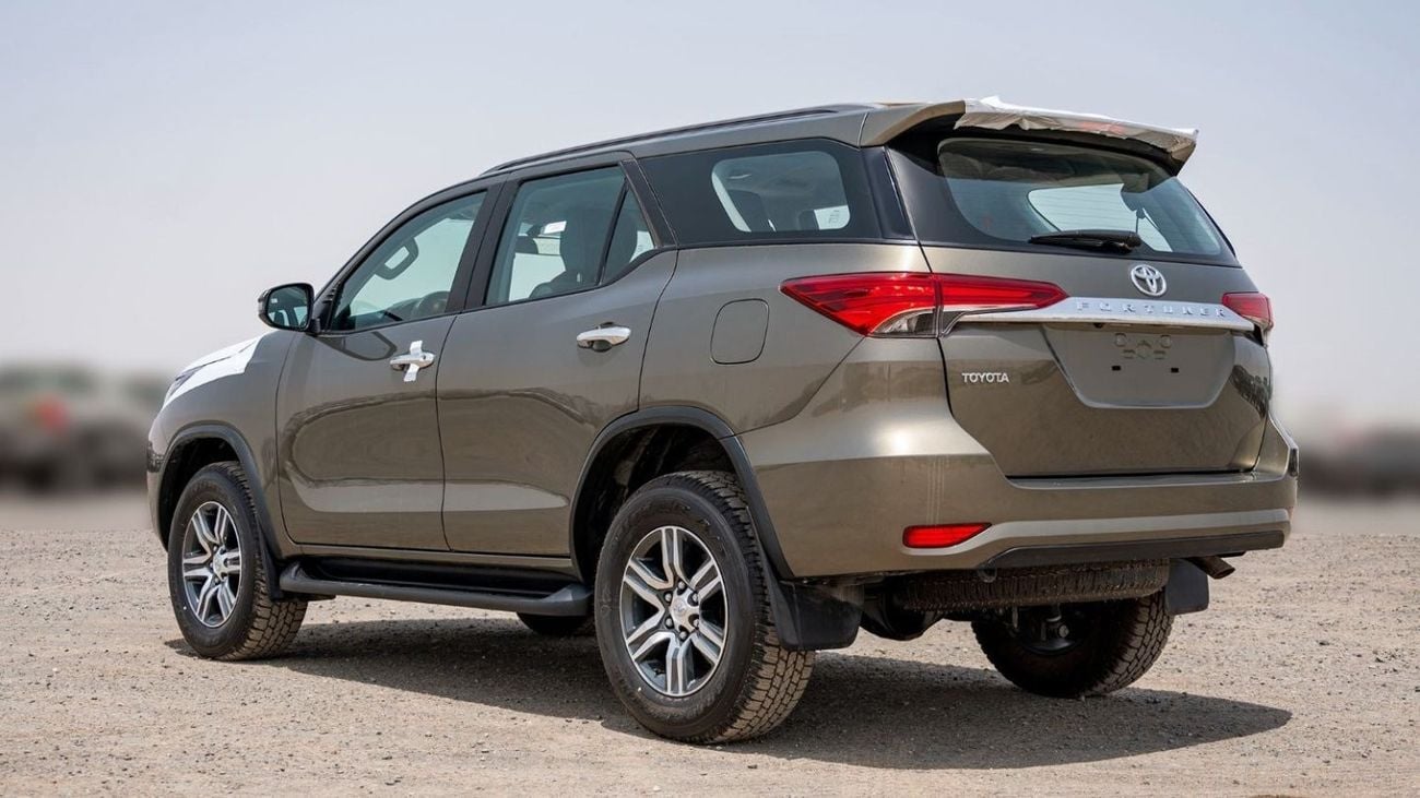 Toyota Fortuner TOYOTA FORTUNER 2.4 DIESEL AT MID OPTION