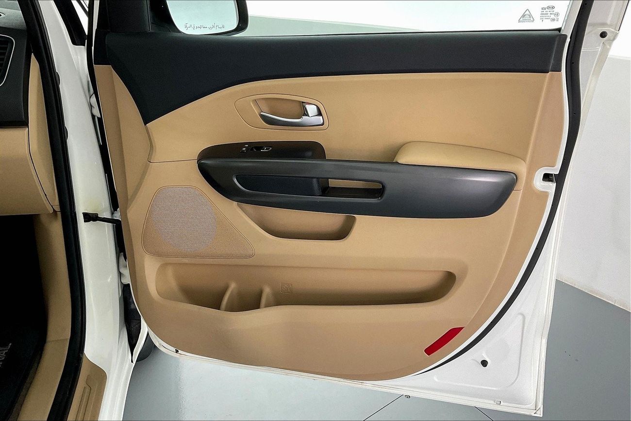 كيا كارنيفال LX