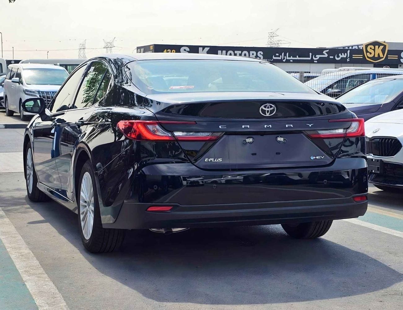 تويوتا كامري E-PLUS HYBRID / 2.5L V4 PETROL / PUSH START / DVD+CAMERA / SUNROOF / (CODE # CPEA)