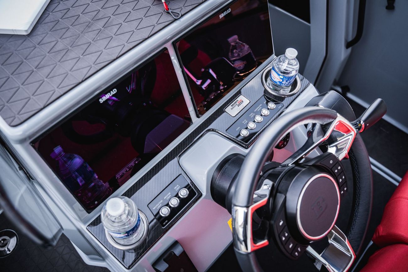 برابوس جي 800 ويدستار - مرسيدس-إيه إم جي جي 63 Boat BRABUS SHADOW 300 CROSS TOP INCL. TRAILER