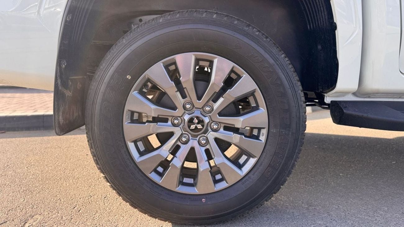 Mitsubishi L200 SPORTERO PICKUP DC 4WD 2.4L 6A/T GLS