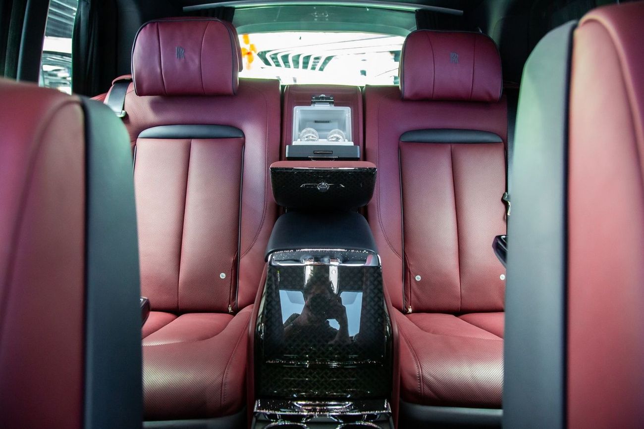 رولز رويس كولينان بلاك بادج