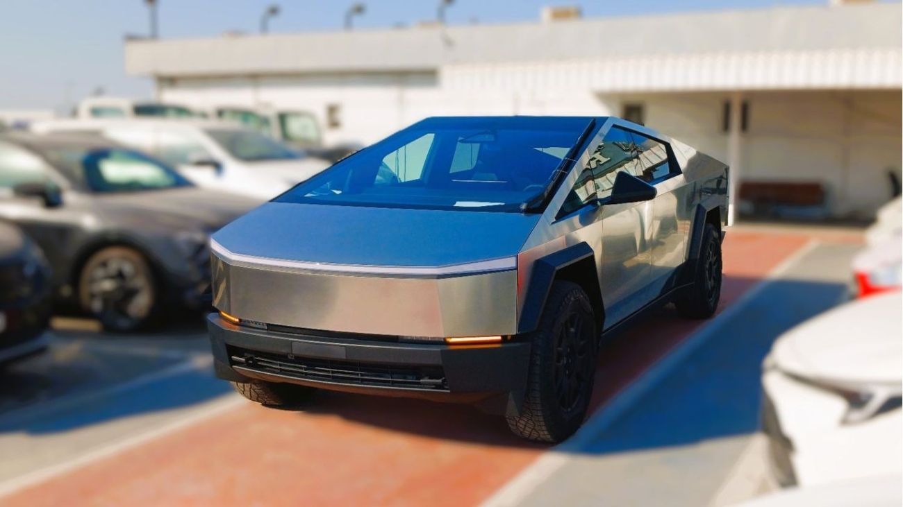 تسلا سايبرتراك Tesla Cybertruck Foundation Series electric pickup truck 2024YM