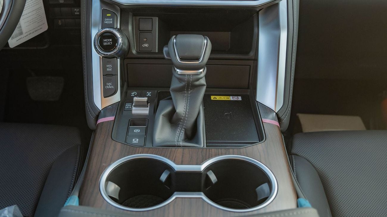 تويوتا لاند كروزر 2026 Toyota Land Cruiser 300 GXR 3.3L Twin Turbo AT Diesel (White)