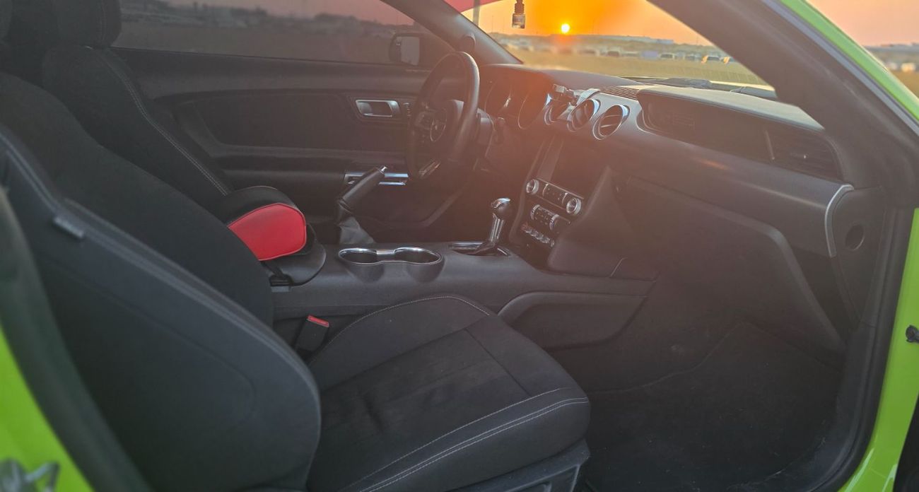 Ford Mustang STD