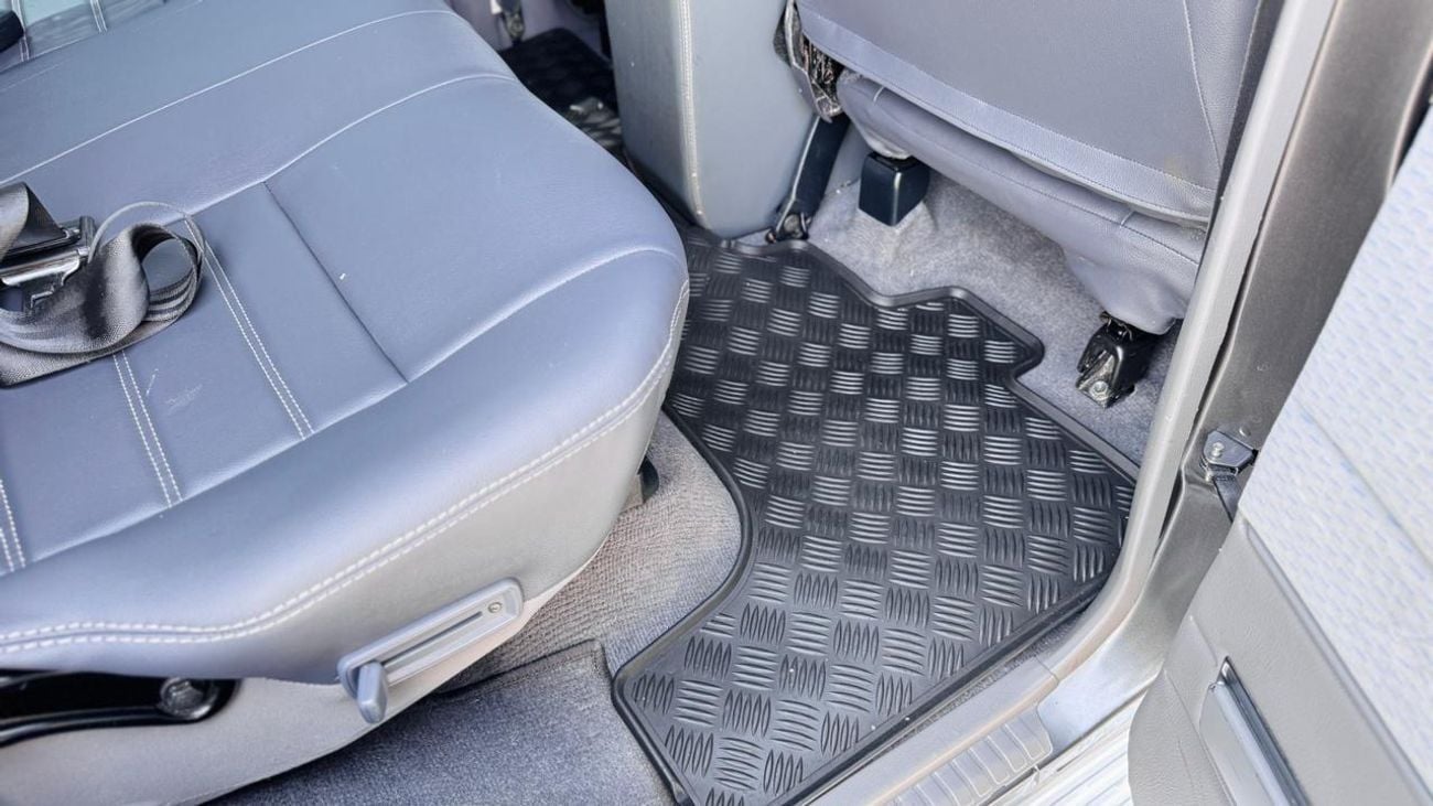 تويوتا لاند كروزر بيك آب -