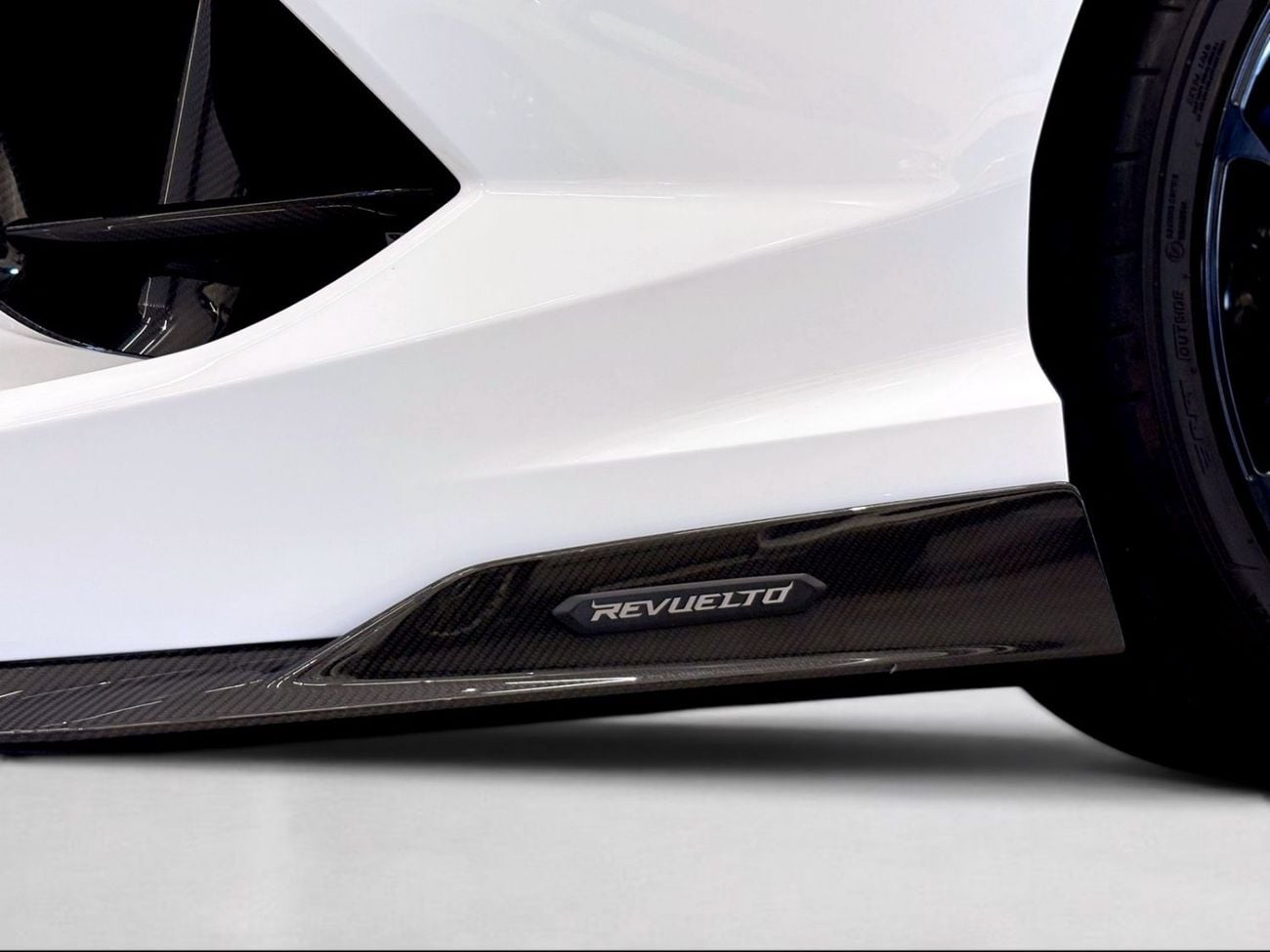 لامبورغيني ريفويلتو AED 30,400 P.M | 0% DOWN PAYMENT | LAMBORGHINI REVUELTO CARBON EDITION | 6.5L V12 HYBRID – 1,001 HP 
