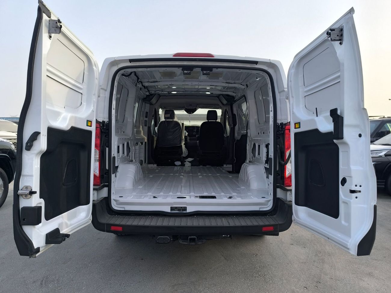 فورد ترانزيت كستم FORD TRANSIT 150 VAN