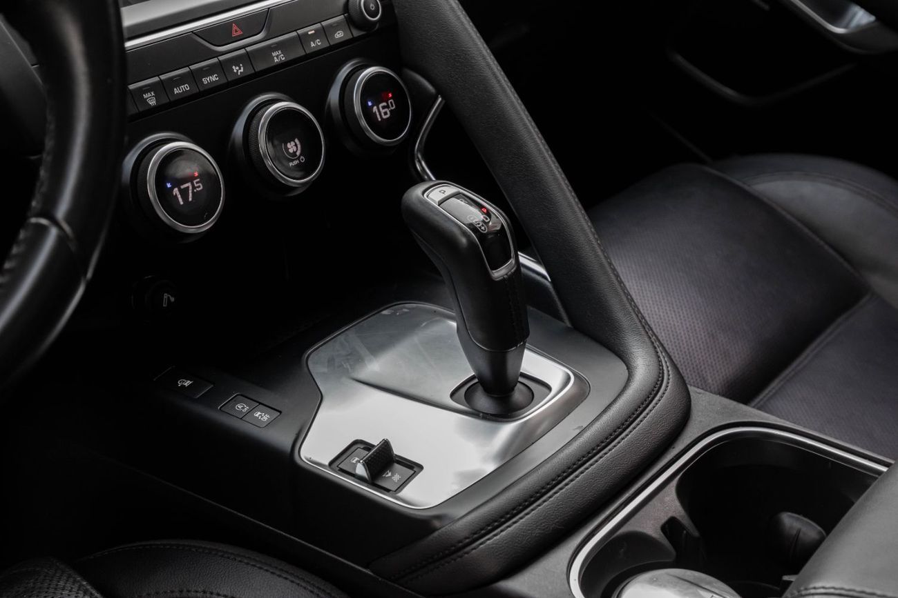 جاكوار E Pace SE | 1,704 P.M | 0% Downpayment | Panoramic Roof | Low Km!