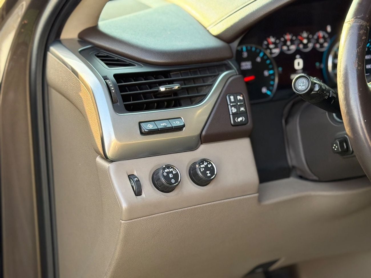 Chevrolet Tahoe LTZ DVD/COOL BOX/HF T/GATE