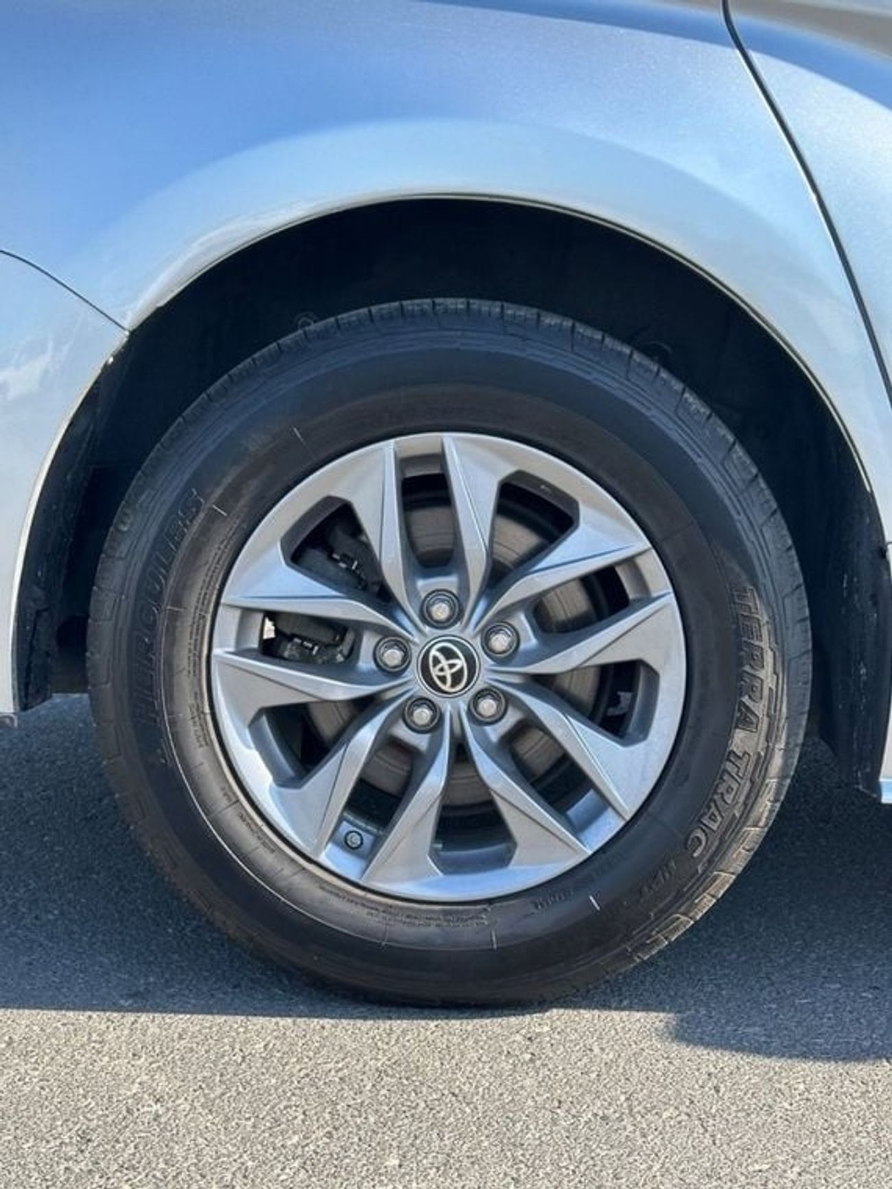 Toyota Sienna Hybrid XLE premium Full Option