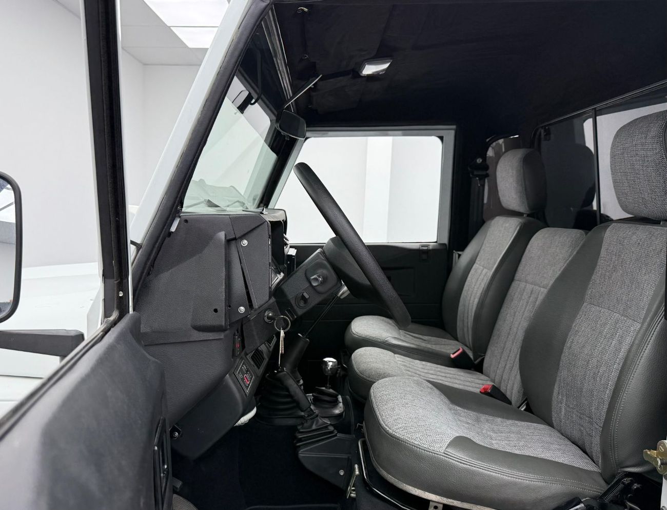 Land Rover Defender 1998 Land Rover Defender 110 Pickup, Excellent Condition, GCC