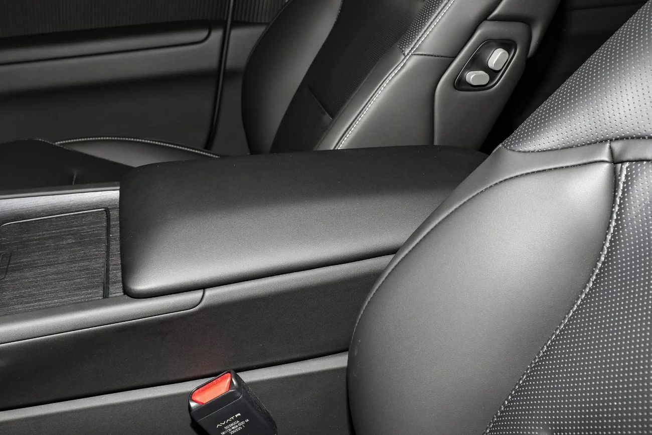 Avatr 12 Modified Max rear-wheel drive extended-range version