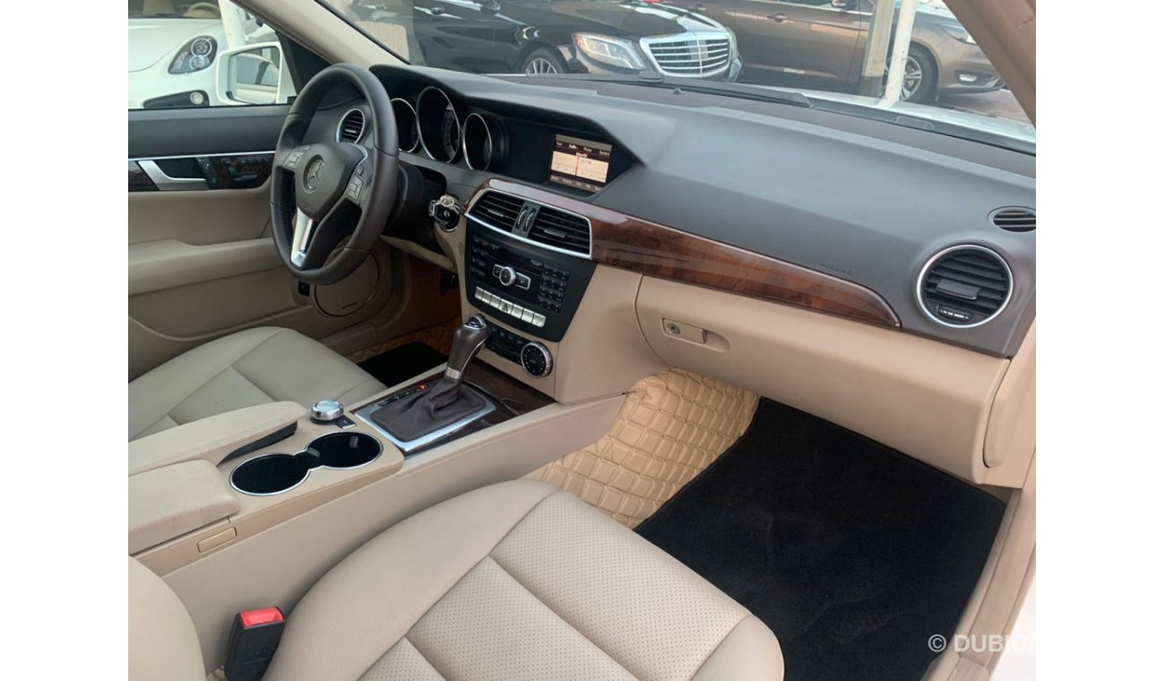 مرسيدس بنز C 300 Mercedes C300_2014_Excellent_Condihion _Full option