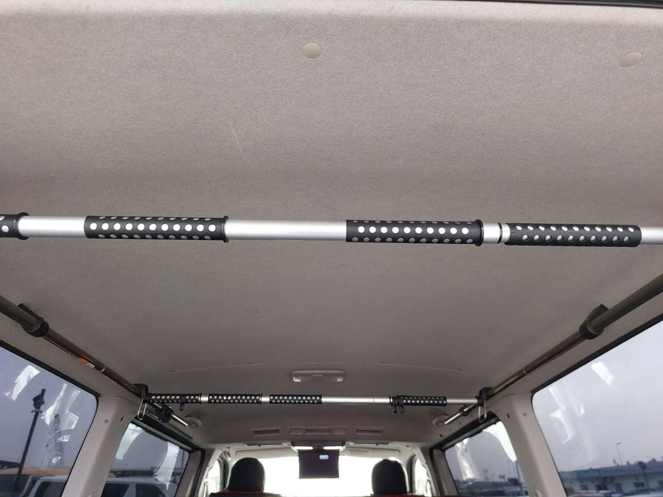 Toyota Hiace TOYOTA HIACE VAN RHD 2005 MODEL 2.0 L PETROL AUTOMATIC(PM16078)