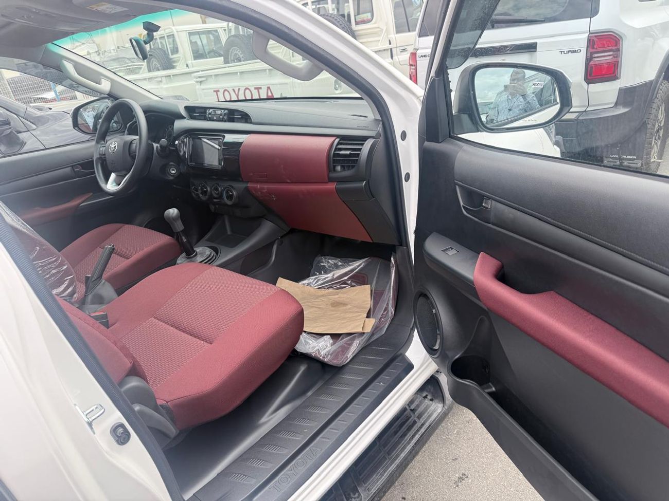 Toyota Hilux Toyota Hilux DLX 2.4L 2025 SC MT White Diesel