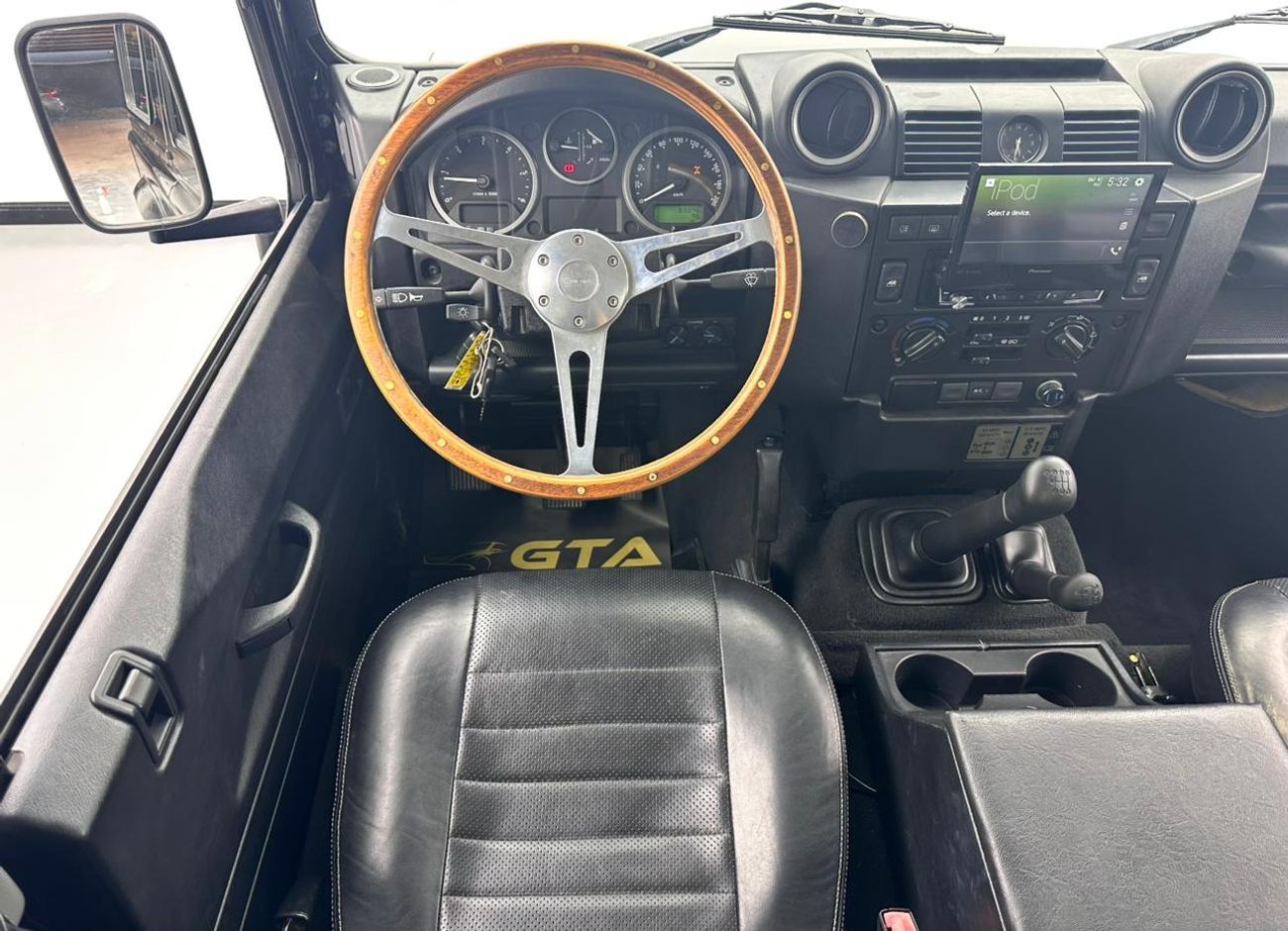 لاند روفر ديفندر 2011 Land Rover Defender 90, Full Service History, Excellent Condition, GCC