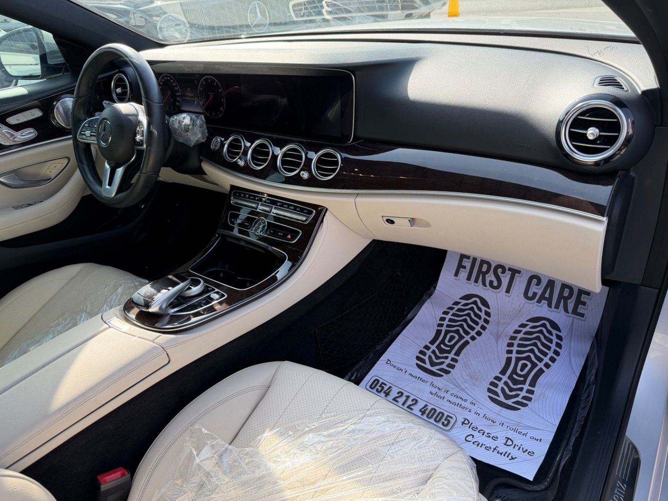 Mercedes-Benz E300 Premium 2.0L