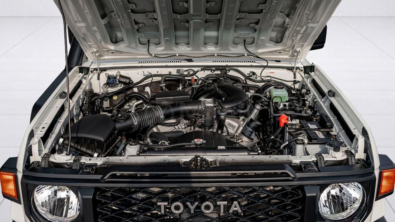 Toyota Land Cruiser 70 LC 78 HARDTOP 4.0L MT