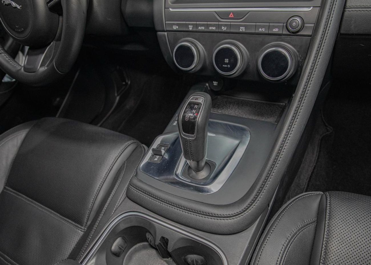 جاكوار E Pace P200 Black Edition