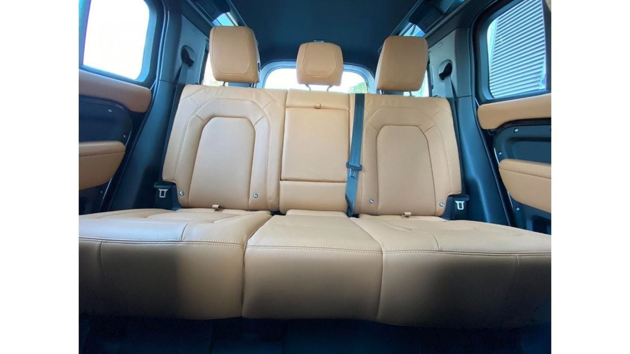 Land Rover Defender GCC SPEC 22 INCH RIMS UNDER WARRANTY AND SERVICE