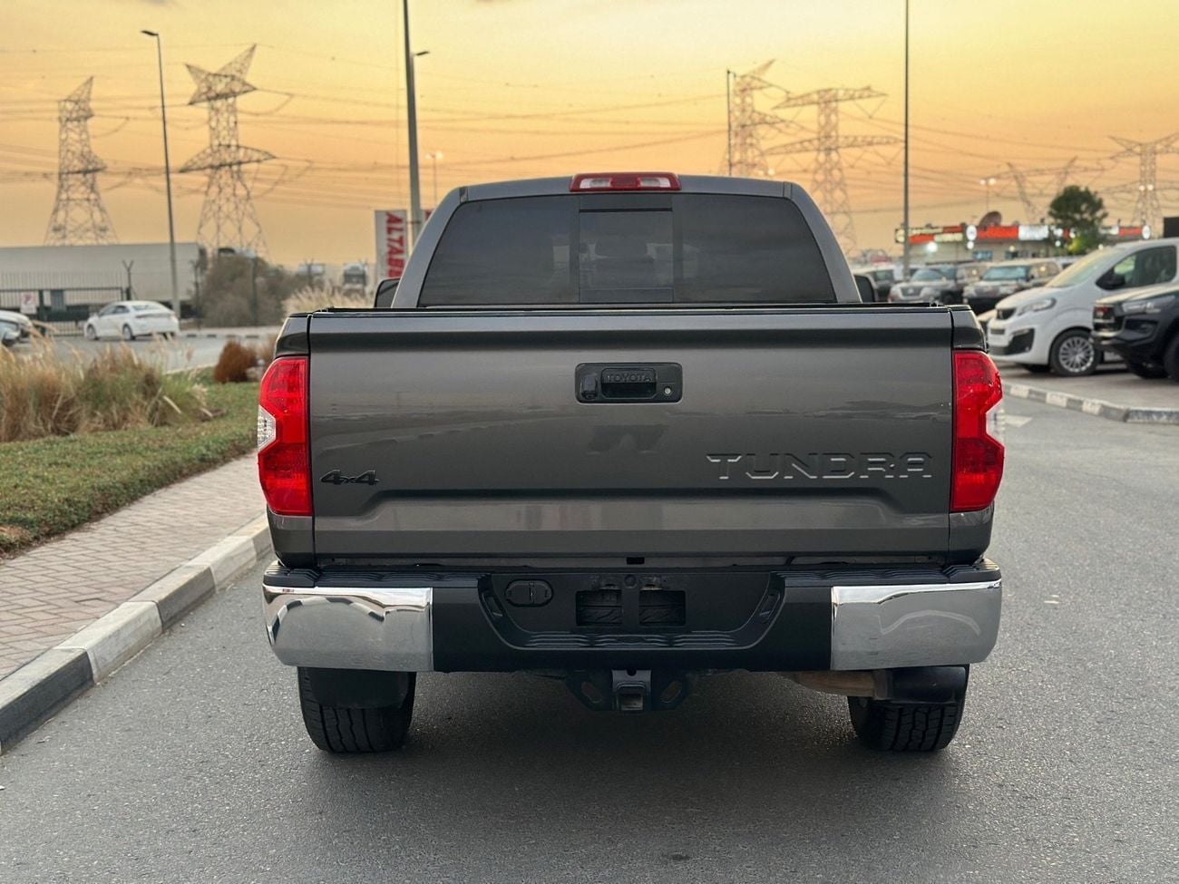 Toyota Tundra STD (NON GCC) Std 5.7L