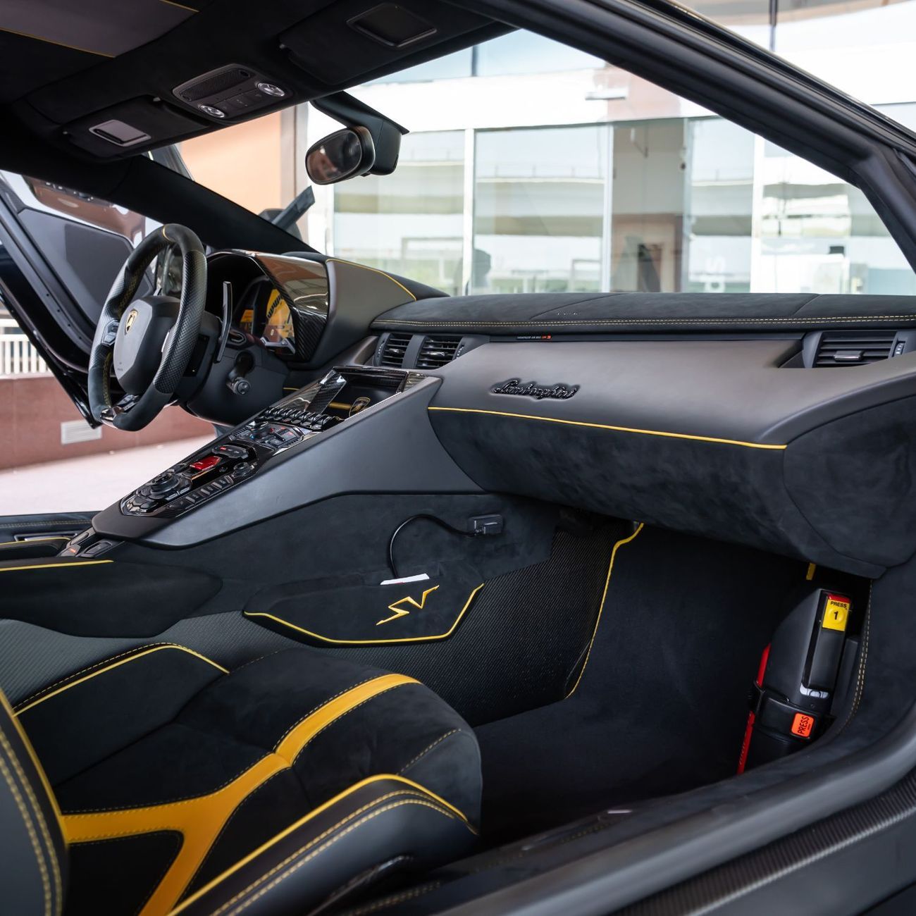 لامبورغيني أفينتادور 2017 LAMBORGHINI AVENTADOR SV GCC DONE ONLY 13,000KM