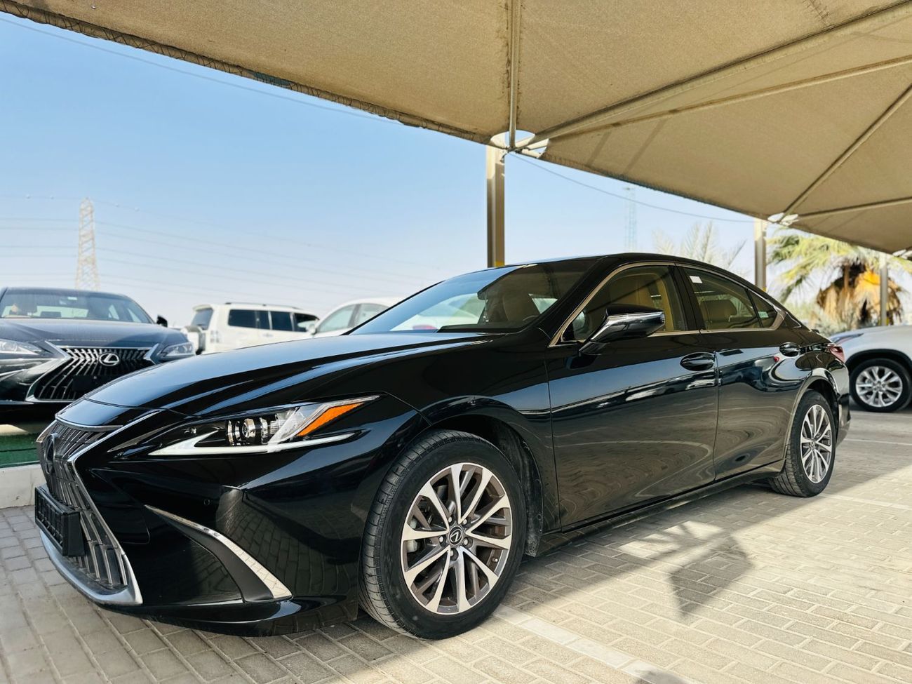 Lexus ES300h 2023 Lexus ES 300H - Black inside Brown