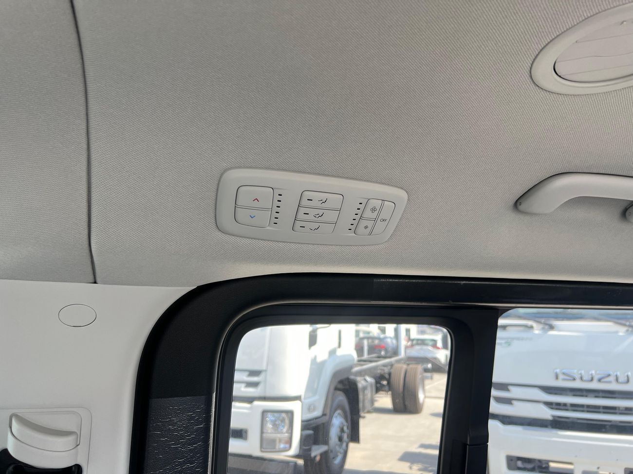 Hyundai Staria HYUNDAI STARIA 2.2 L 11 SEATS DIESEL 2025 (GCC SPECS) MANUAL