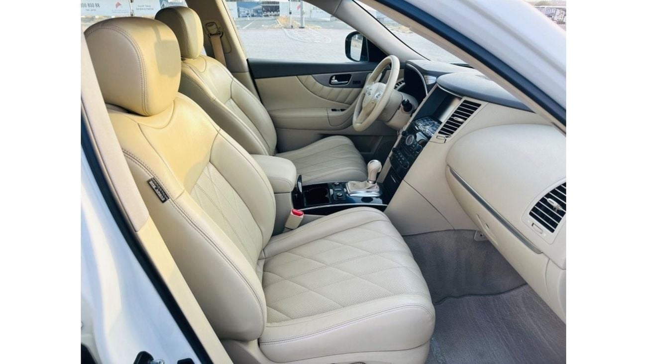 Infiniti QX70 Sport Luxury MODEL 2017 GCC CAR PERFECT CONDITION INSIDE AND OUTSIDE FULL OPTION ONE OWNER ORIGINAL