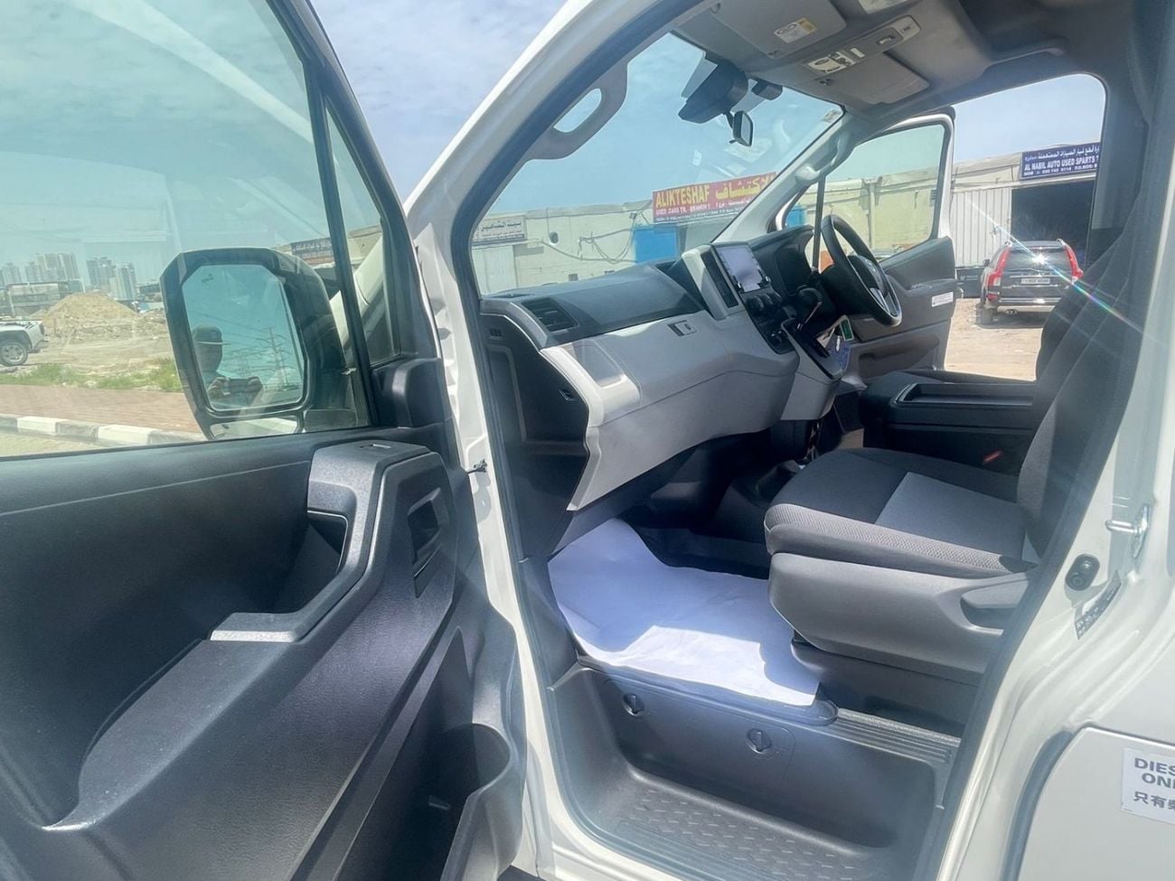 Toyota Hiace DLS HIGH ROOF TOYOTA HIACE COMMUTER ,DIESEL ENGINE 2800 CC ,10 SEATER ,RIGHT HAND DRIVE
