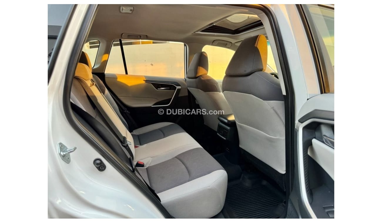 Toyota RAV4 2020 XLE SUNROOF PUSH START 4x4 - 2.5L USA IMPORTED